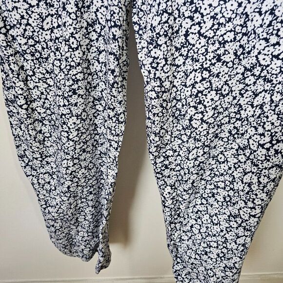 EUC OLD NAVY FLORAL V NECK SOFT JUMPSUIT SIZE SMALL - Picture 11 of 16